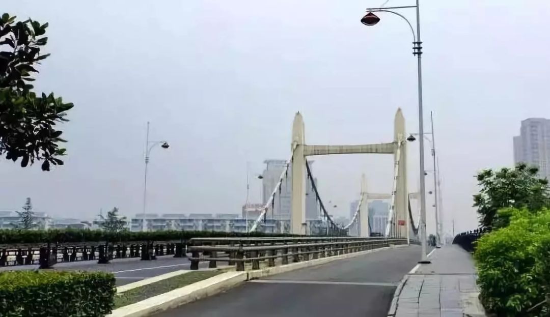 飛鳳大橋維護(hù)、保養(yǎng)工程即將施工，車主們請(qǐng)注意改道繞行。